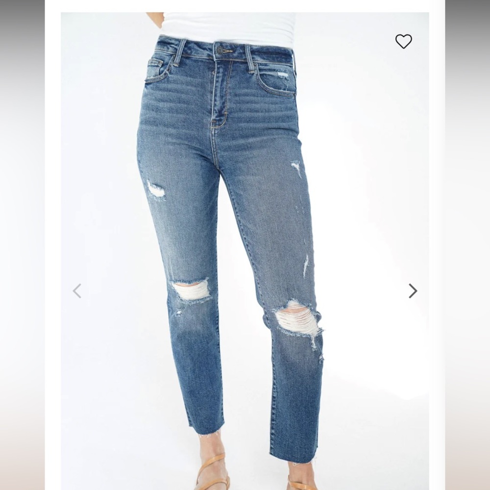 Carly Jean Los Angeles Chrissy Medium Wash Distressed Size 11 Jean